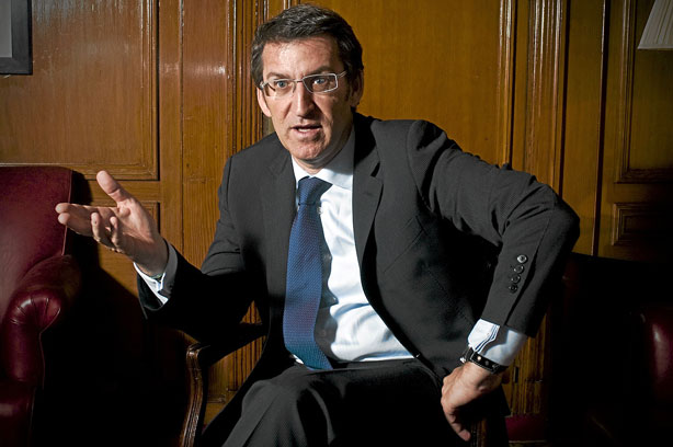 Alberto Núñez Feijóo, presidente de la Junta de Galicia, estaría buscando una salida a su ley fuera del Tribunal Constitucional. 