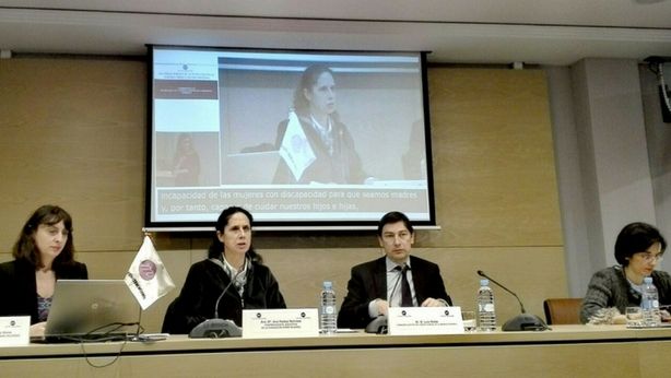 Ana Peláez (en el centro), vicepresidenta de la Fundación Cermi Mujeres en la presentación del informe sobre esterilizaciones forzosas. 