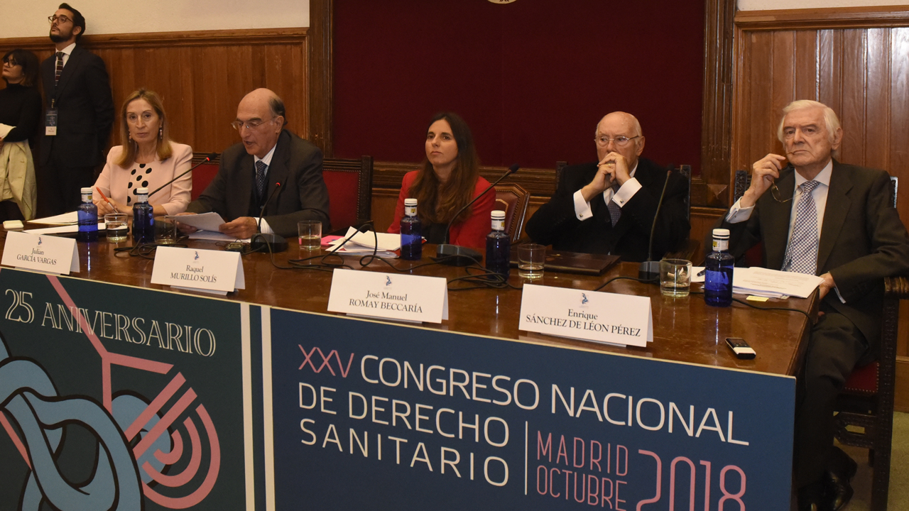 La mesa de AMA en el Congreso, con cuatro ex ministros de Sanidad: Ana Pastor, Julián García Vargas, Raquel Murillo, moderadora del debate, José Manuel Romay Beccaría y Enrique Sánchez de León.