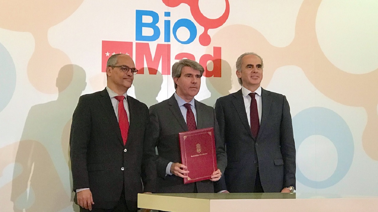 Presentación de Biomad, este lunes en la sede del Gobierno de la Comunidad de Madrid, presidida por el presidente autonómico, Enrique González, y el consejero de Sanidad, Enrique Ruiz Escudero. 