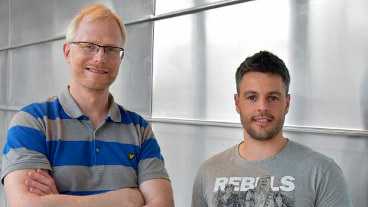 Tomas Deierborg, jefe de Investigación en el Laboratorio Experimental de Neuroinflamación de la Universidad de Lund, en Suecia, y Antonio Boza Serrano. 