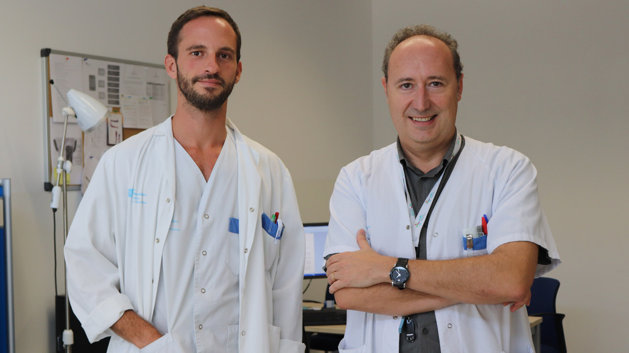 Daniel Blasco, médico especialista en Neurología, y Santos Navarro, farmacéutico hospitalario, ambos del Hospital Can Misses (Ibiza). 