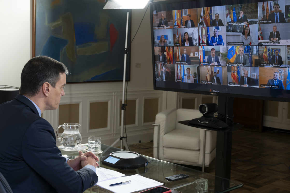 El presidente Pedro Sánchez en vídeoconferencia con los presidentes autonómicos. 
