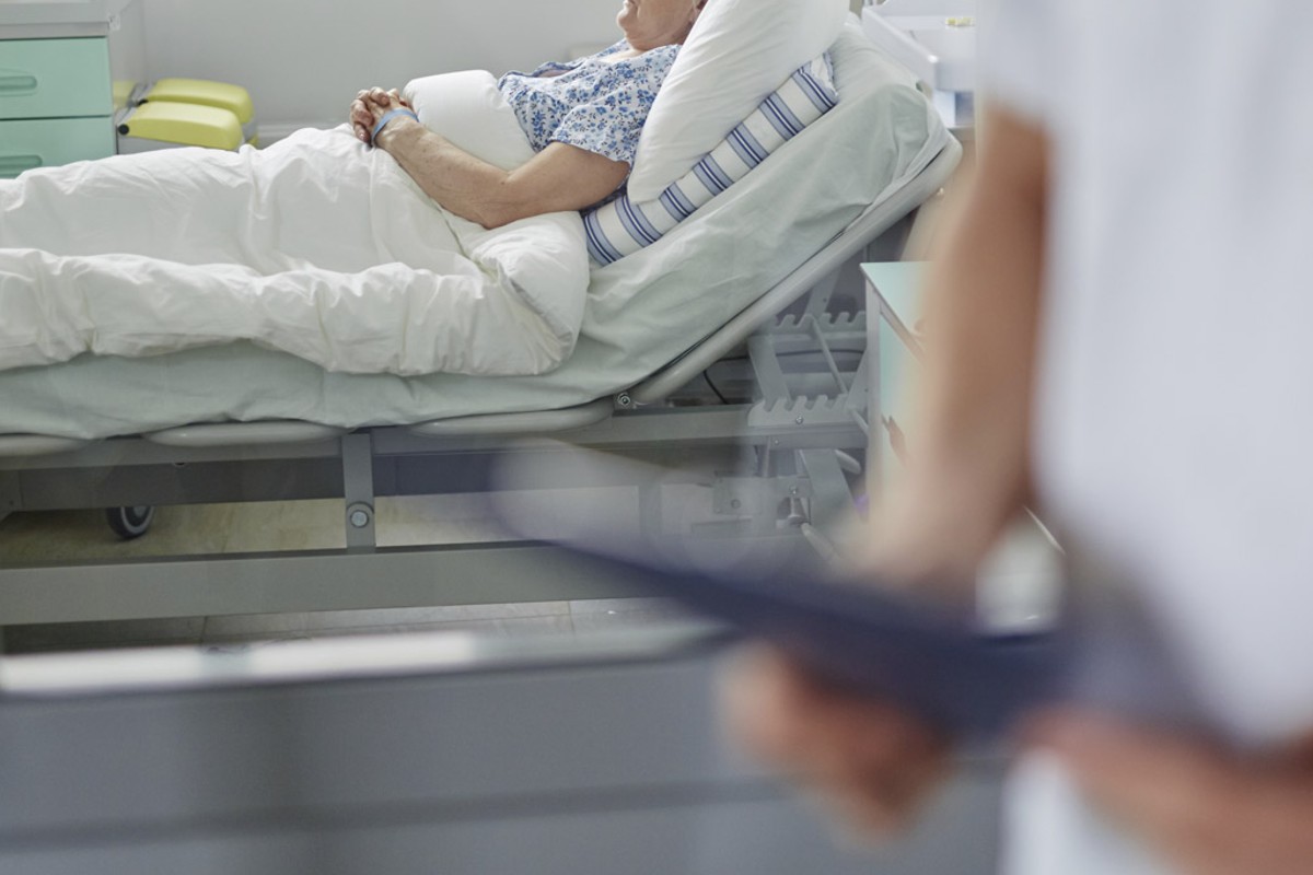 Un paciente ingresado en una sala hospitalaria. 