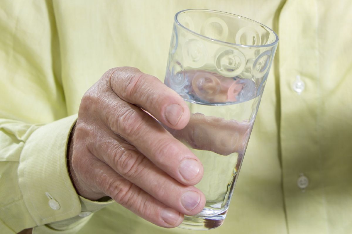 Es recomendable beber entre dos y dos litros y medio de agua al día