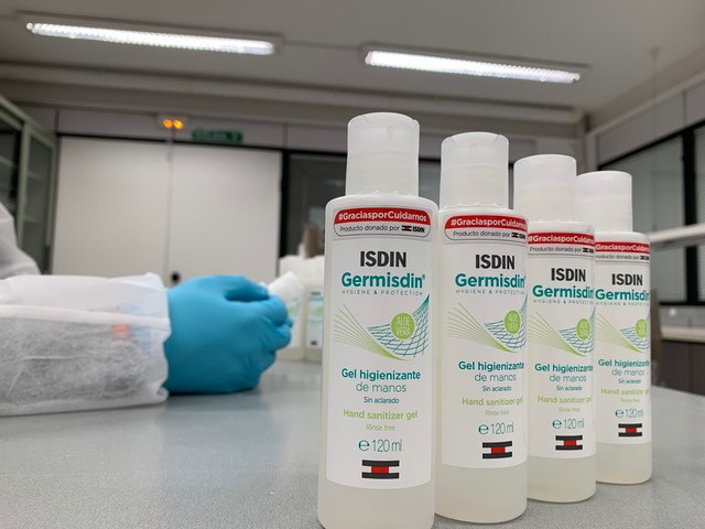 Isdin ha donado 15.000 kits de uso personal a las farmacias.
