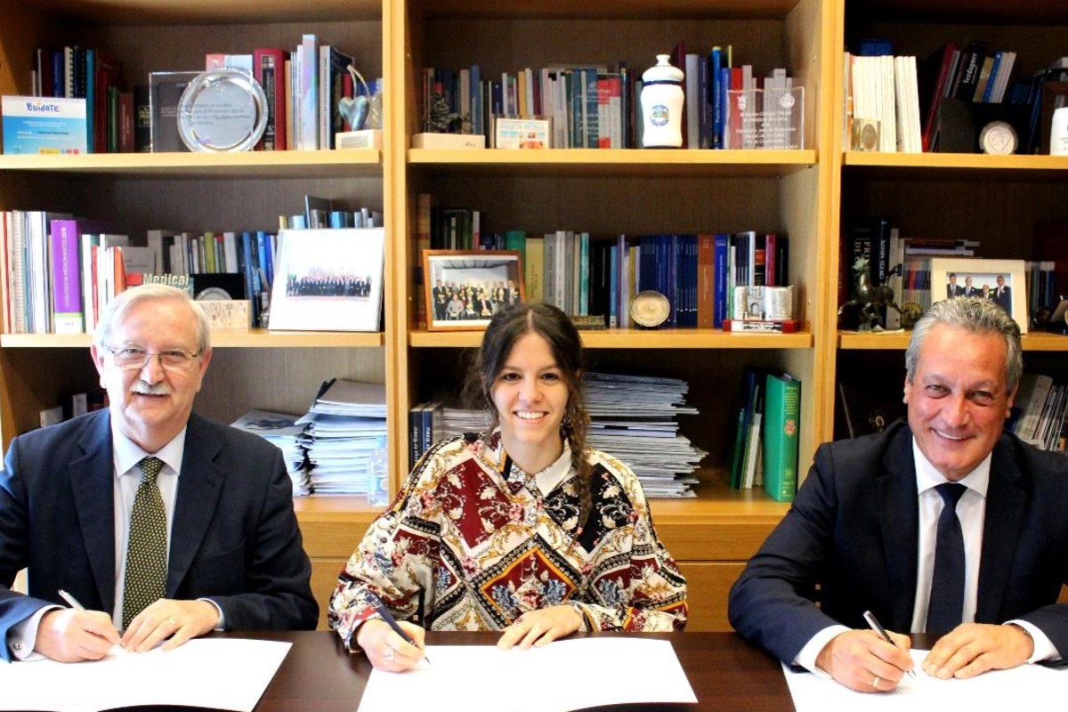 Serafín Romero, presidente de la OMC; Laura Martínez, presidenta del CEEM y Alejandro Andreu, presidente de la Fundación Mutual Médica. 