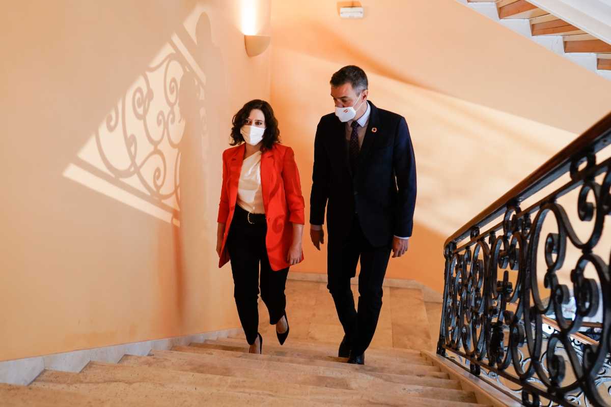 La presidenta madrileña, Isabel Díaz Ayuso, y el presidente del Gobierno, Pedro Sánchez.