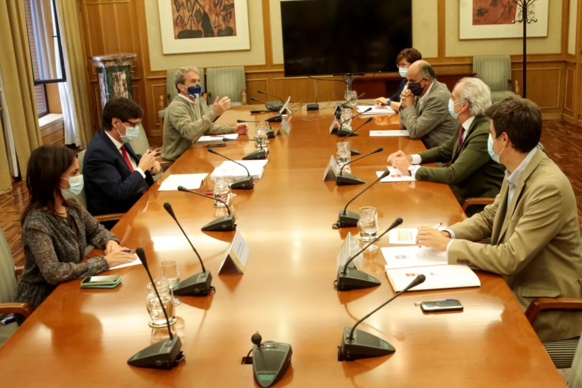 Los equipos del ministro de Sanidad, Salvador Illa, y del consejero de Sanidad de Madrid, Enrique Ruiz Escudero (Moncloa/JM Cuadrado)
