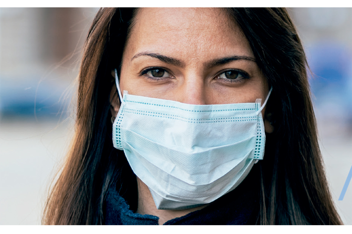 Mujer con mascarilla/COF Barcelona. 