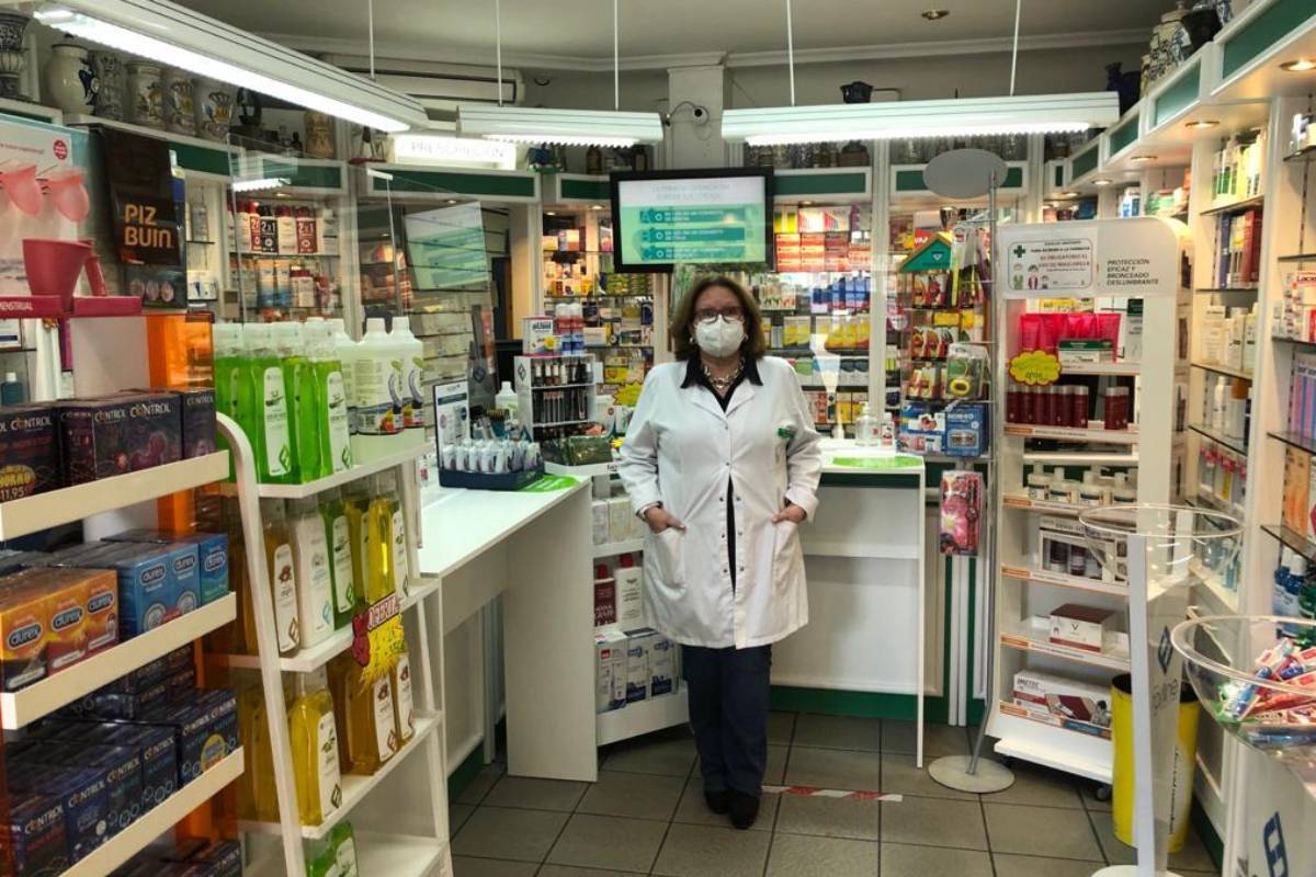 Paloma Carvajal, farmacéutica en Las Navas del Marqués (Ávila).