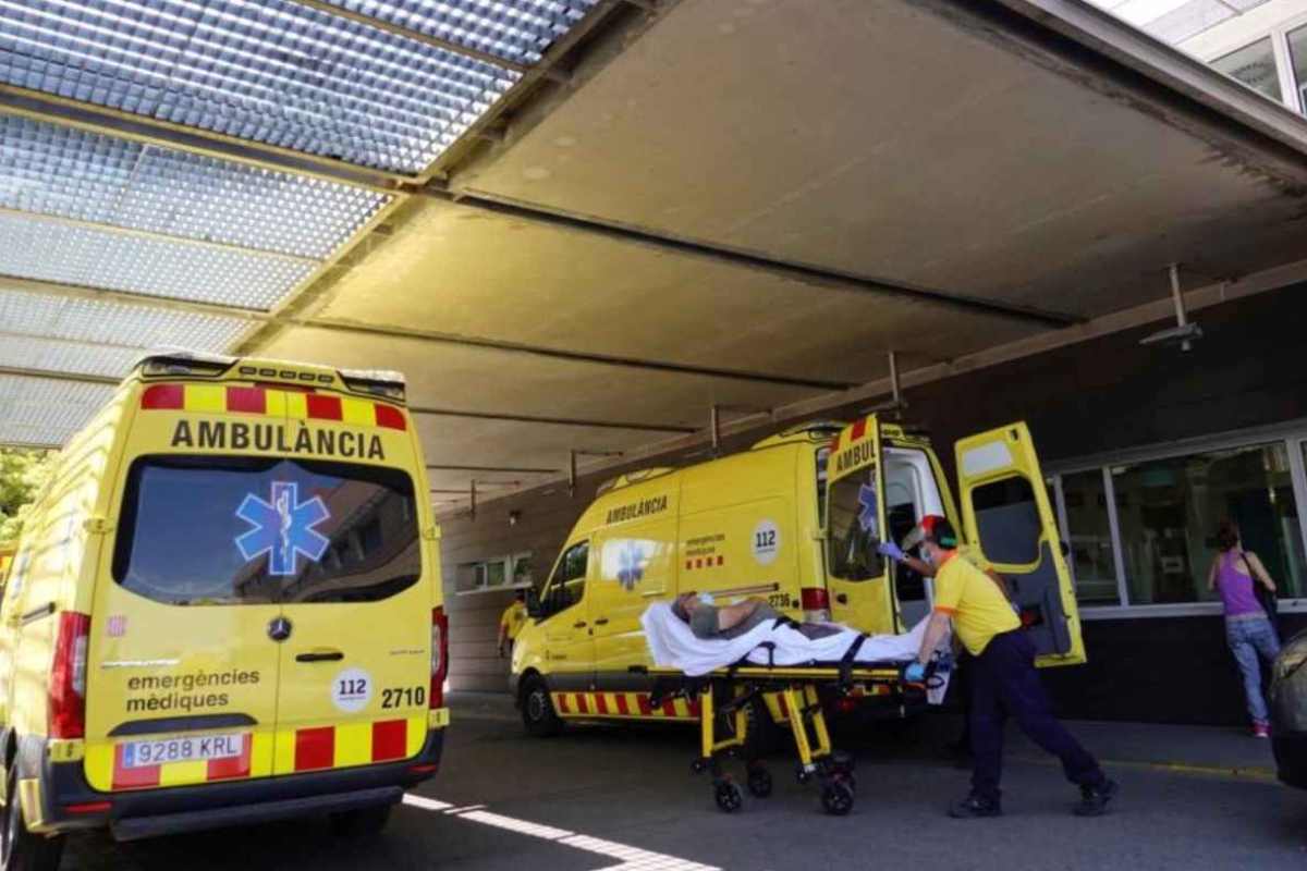 Ambulancias en Urgencias del Arnau de Vilanova de Lérida. 