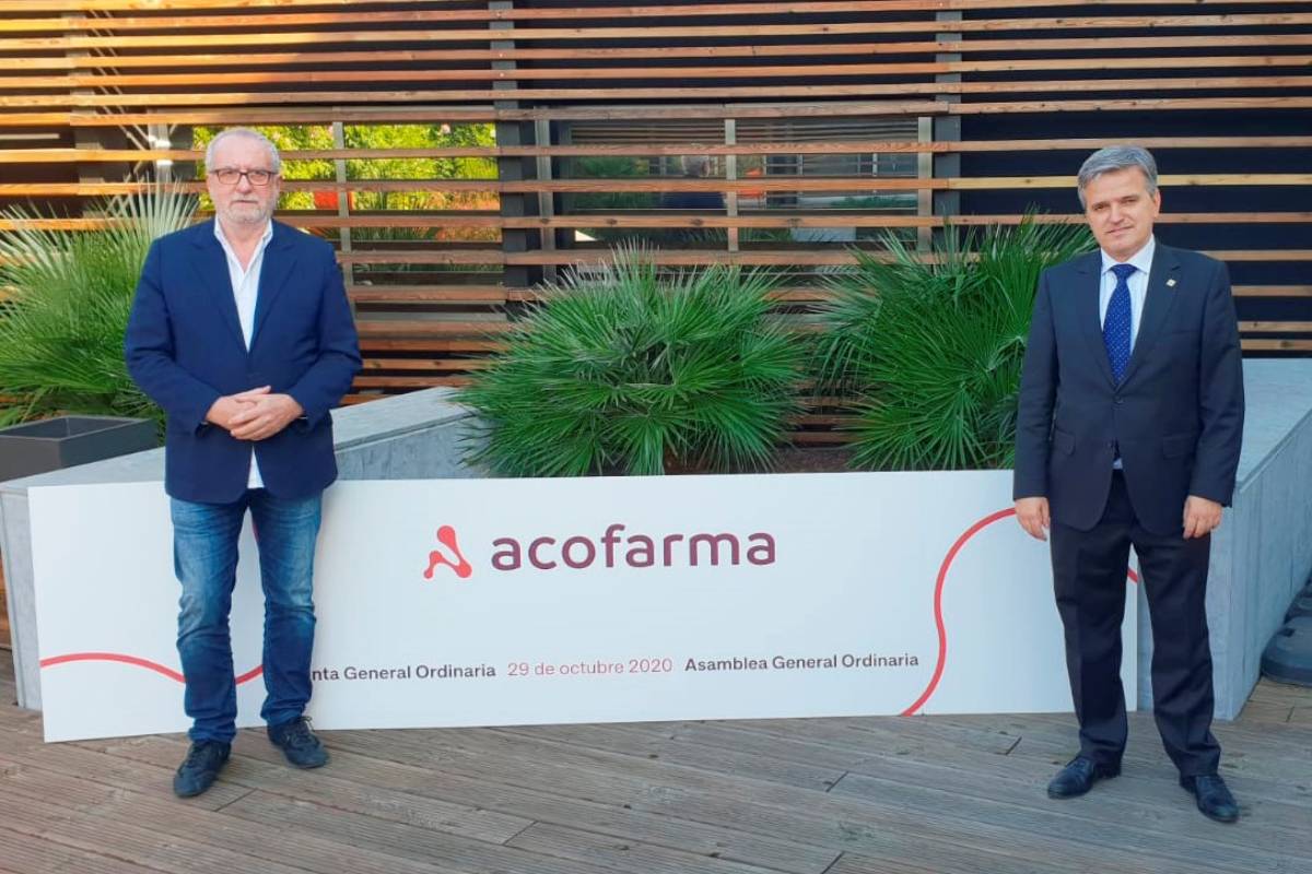 Eladio González y Xavier Casas, expresidente y nuevo presidente de Acofarma.