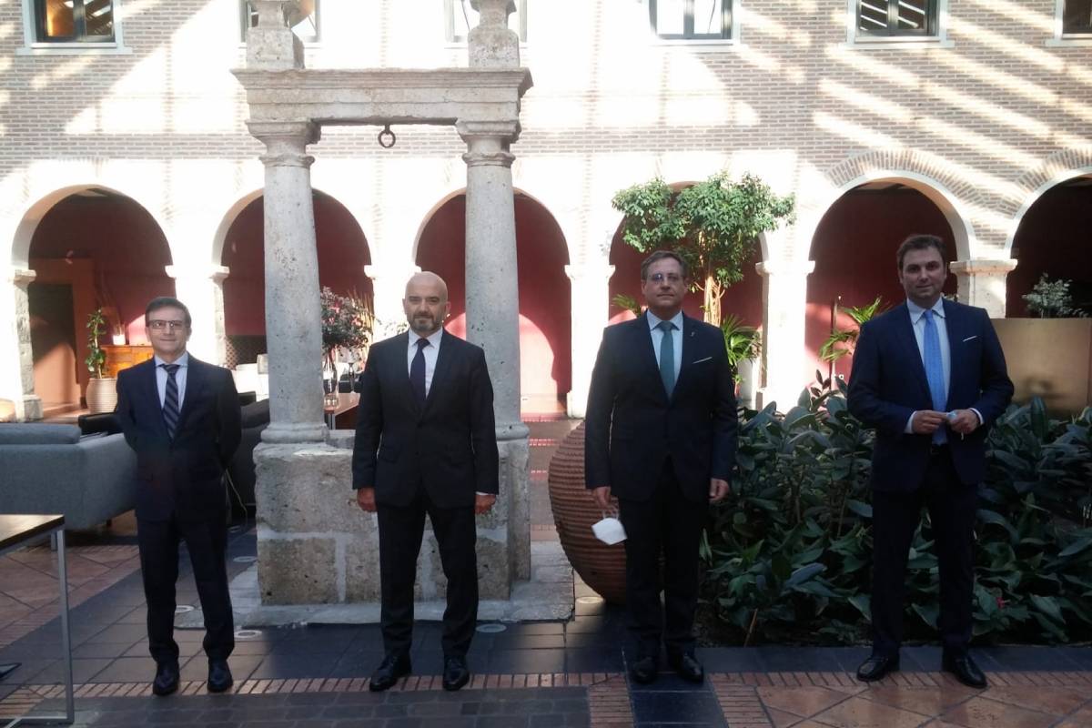 Toma de posesión de Javier Herradón Muñoz, presidente del Concyl, junto a parte de su equipo: Miguel López de Abechuco Torío, tesorero; Juan Prieto Corpas, vicepresidente, y José Luis Nájera García, secretario.