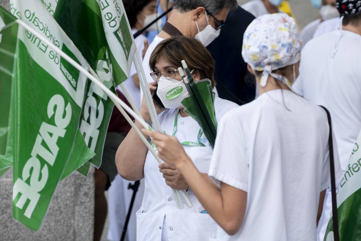 Enfermeros en una movilización convocada por Satse. FOTO: José Luis Pindado. 