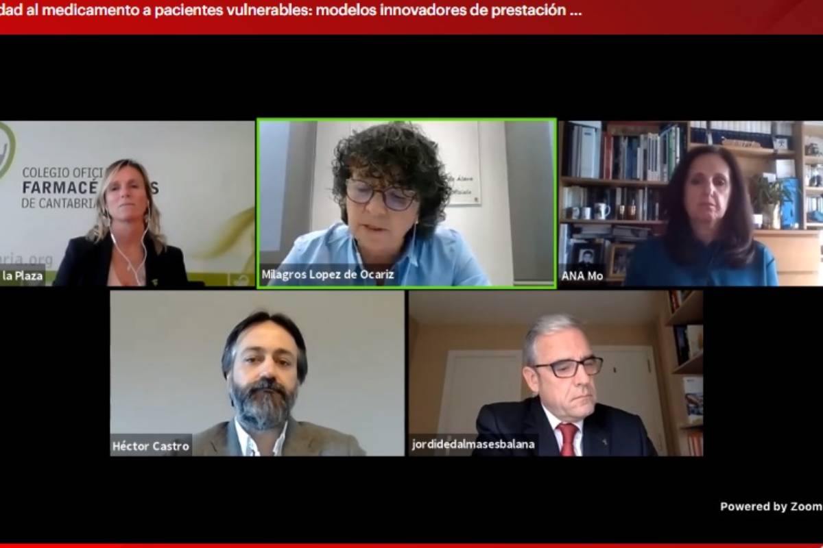 Milagros López de Ocáriz, presidenta del Consejo vasco de COF, ha moderado el debate de Sefac sobe AF a pacientes vulnerables.