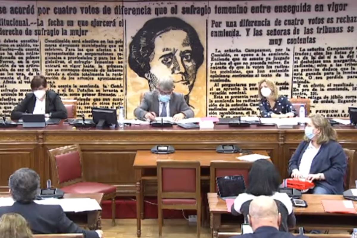 Comisión de Sanidad en el Senado, presidida por Modesto Pose.