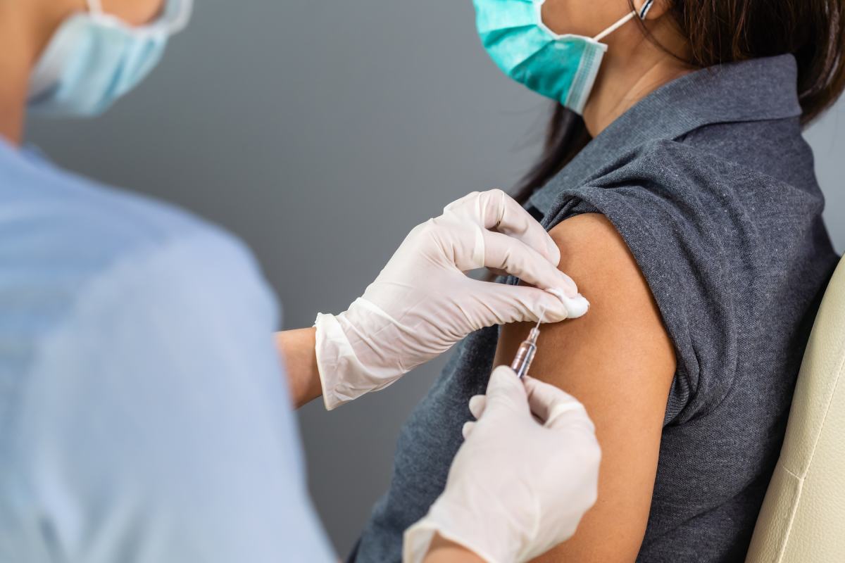 Sanidad quiere llegar a un cobertura de la vacuna de la gripe del 75% en el personal sanitario en la campaña de 2020