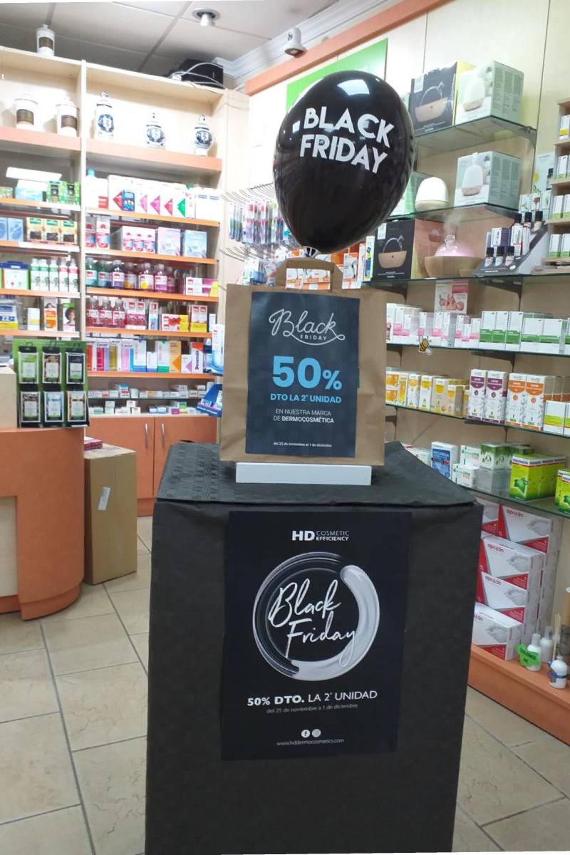 Promoción Black Friday en una farmacia.