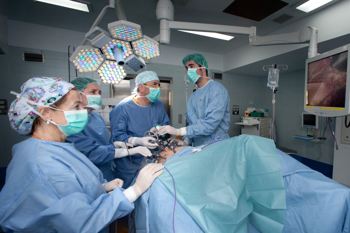 AEC y Sedar instan a fomentar la actividad quirúrgica por las tardes y los fines de semana.