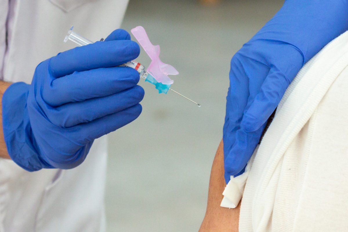 La posible colisión con el coronavirus ha sido el principal motivo para que muchos se vacunen por primera vez. 