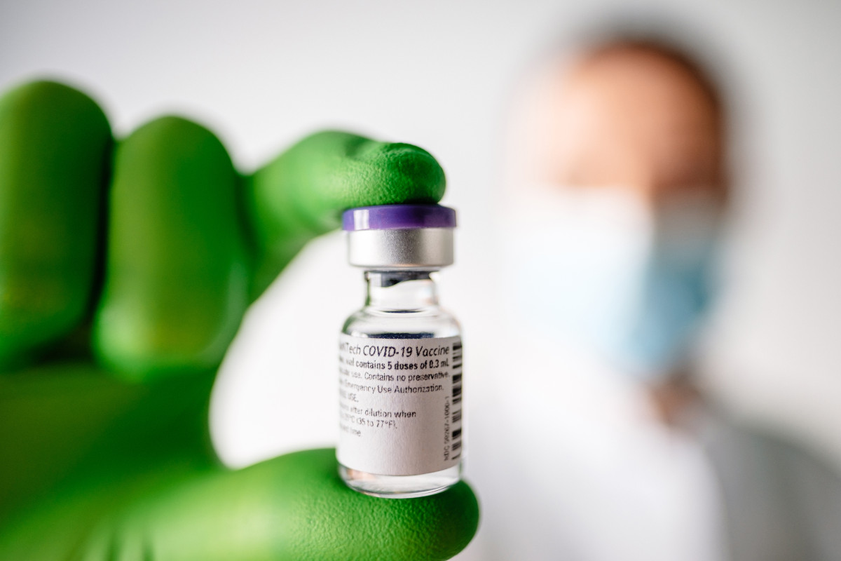 La vacuna de Pfizer y BioNTech ha sido la primera aprobada en Europa y EEUU. 
