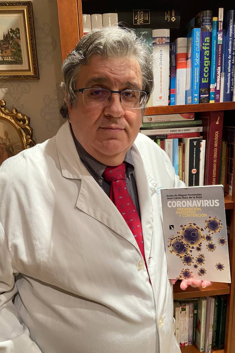 Juan Carlos Ruiz de la Roja coautor del libro 'Coronavirus. Prevención, pandemia y contención'.