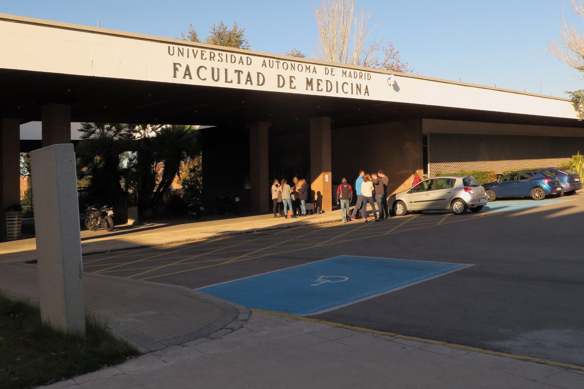 Fachada de la Facultad de Medicina de la Universidad Autónoma (FOTO: UAM).