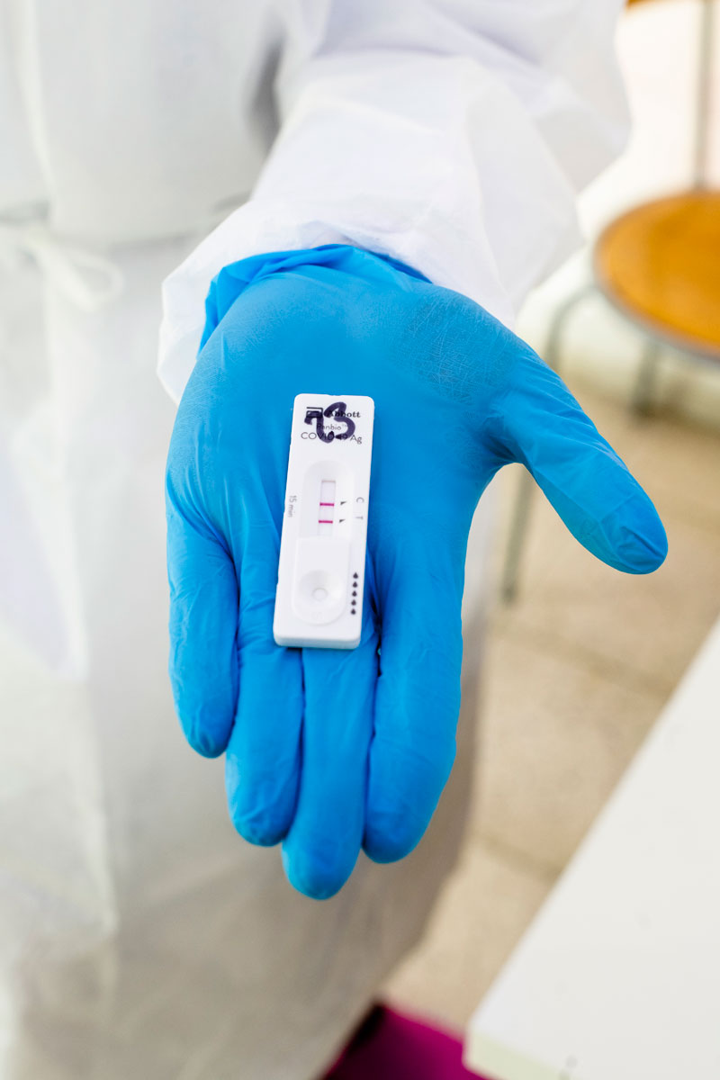 Un test de antígenos covid-19 de los que se utilizan en las farmacias de Madrid (Foto: Mauricio Skrycky)