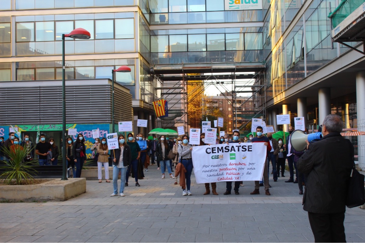 Aspecto de una de las protestas laborales convocada por CESM-Aragón a las puertas de un centro hospitalario (FOTO: CESM-Aragón) 