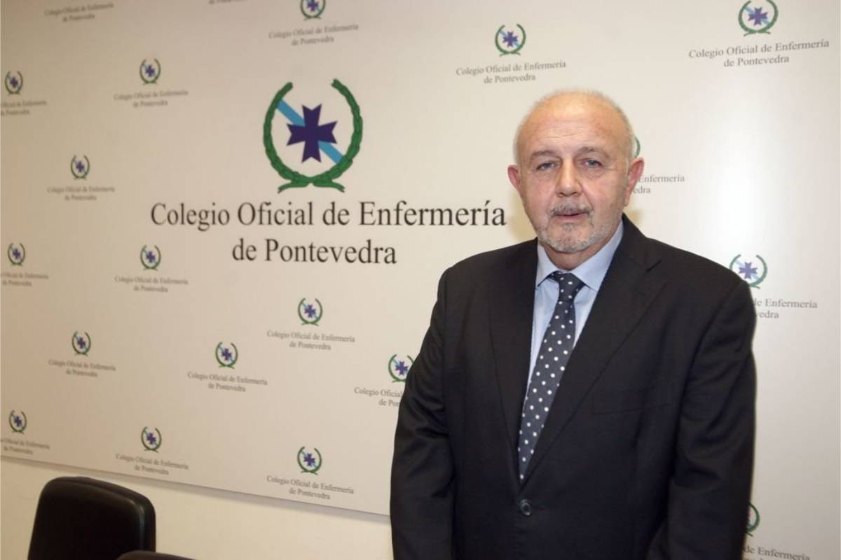Carlos Fernández, en la presidencia del Colegio Oficial de Enfermería de Pontevedra. 