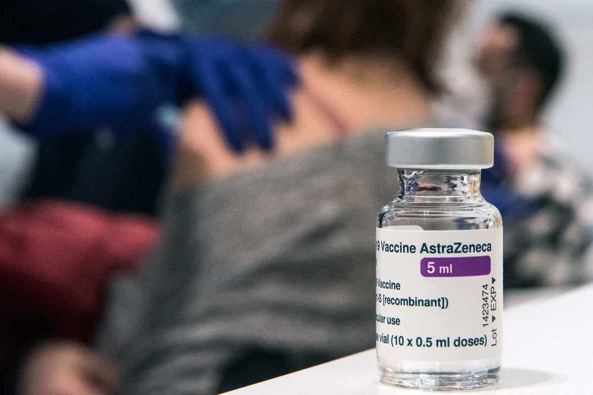 Vacunación con AstraZeneca. 
