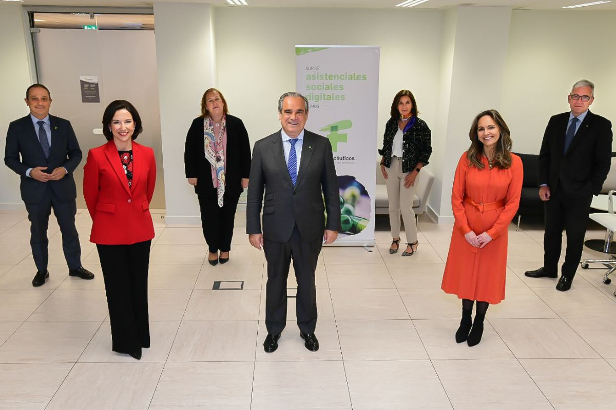 JesÃºs Aguilar, en el centro, flanqueado por los miembros de su candidatura.