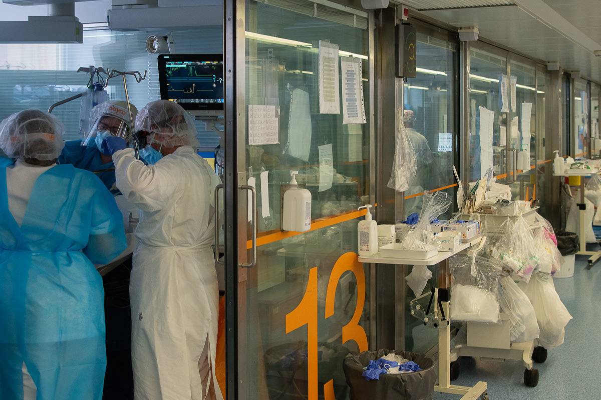 Atención a los pacientes covid-19 graves en el Hospital Clínic de Barcelona, durante la cuarta ola. (Foto: Hospital Clínic de Barcelona)