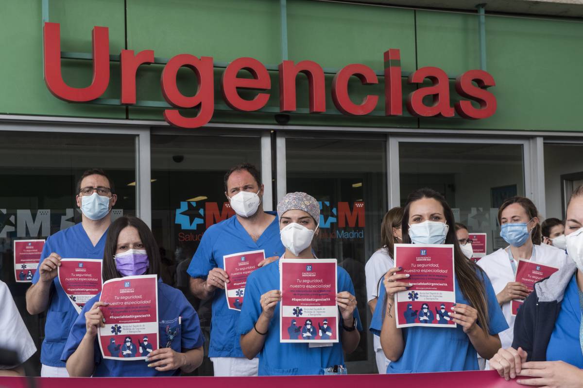 Manifestación por la especialidad de Urgencias en el Hospital Infanta Leonor. Foto: LUIS CAMACHO. 