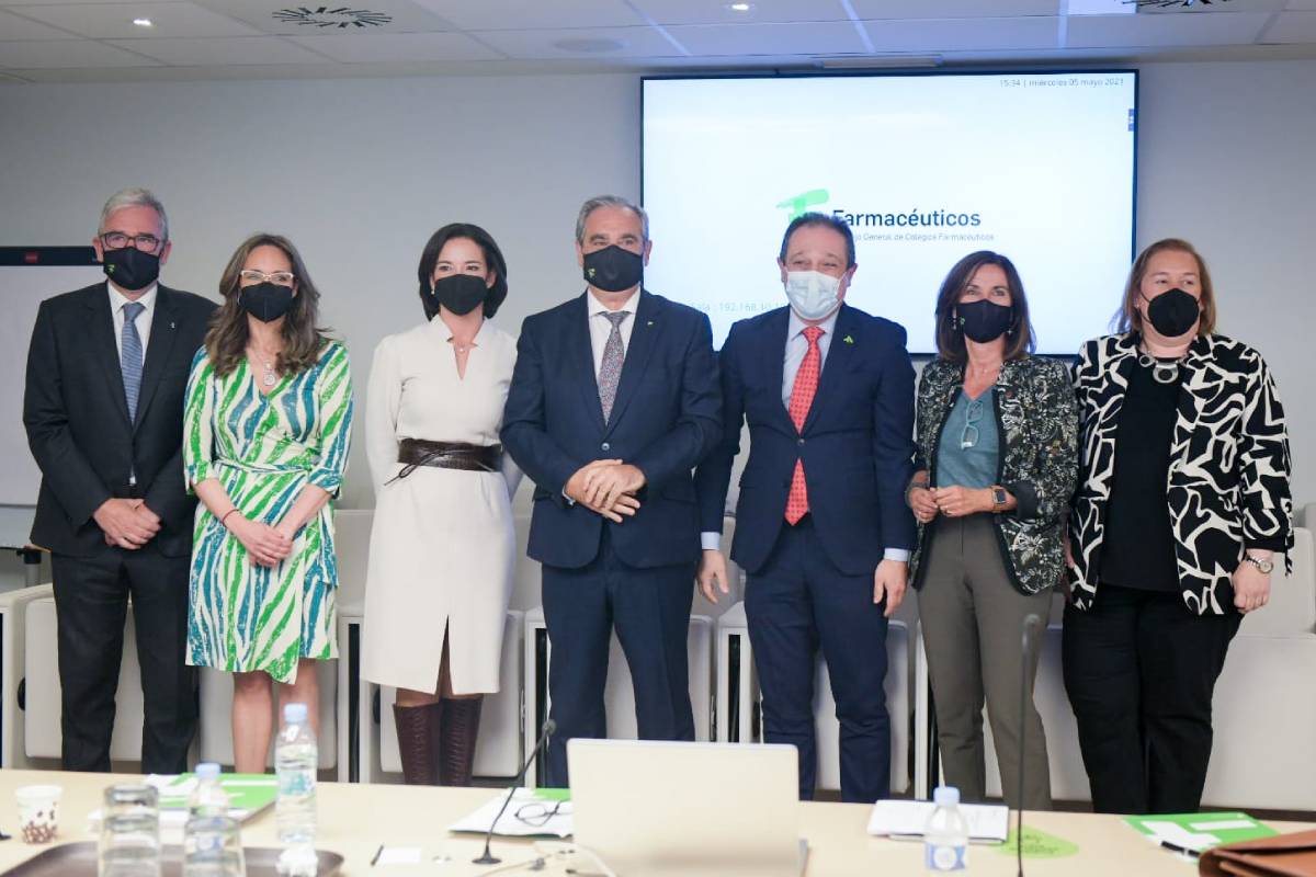 JesÃºs Aguilar, con su Junta Directiva. /JL. Pindado.