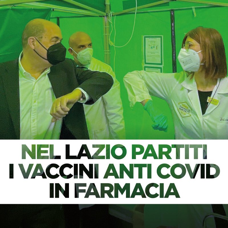 Nicola Zingaretti, presidente de la región del Lazio, apostando por la vacunación en farmacia.