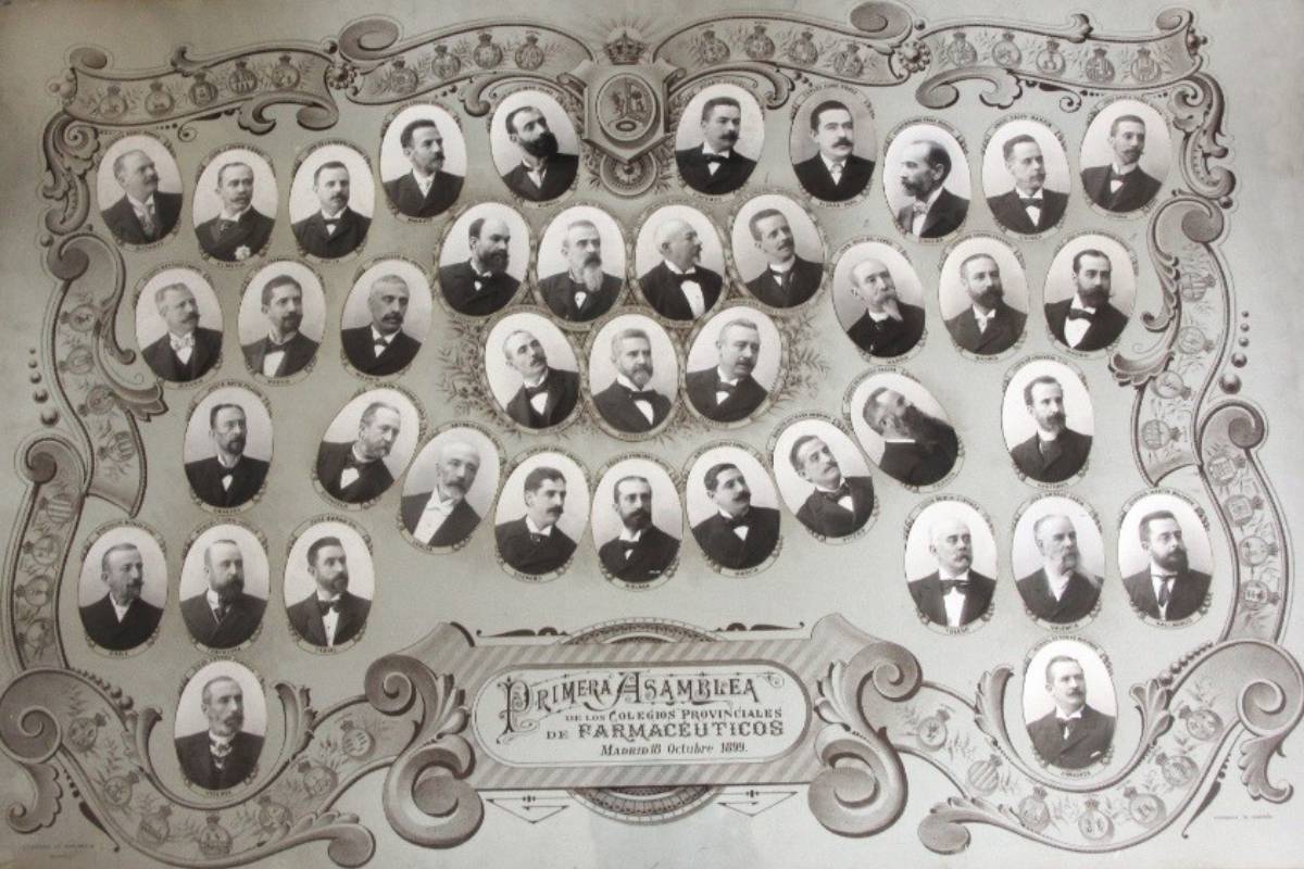 Orla de la Primera Asamblea de los Colegios Provinciales de Farmacéuticos, en 1899. / "Ocho días de Octubre" (RANF)