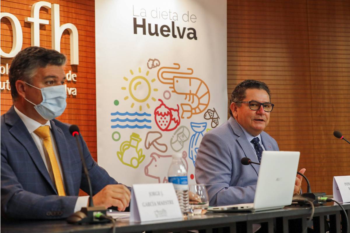 Jorge J. García Maestre y José Prieto, presidente y vocal de Alimentación del COF de Huelva. 