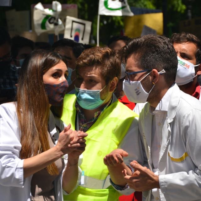 Alejandro CuÃ©llar, de FSE Unida, flanqueado por Sheila Justo (CESM) y Domingo Antonio SÃ¡nchez, de la OMC (FOTO: CESM).