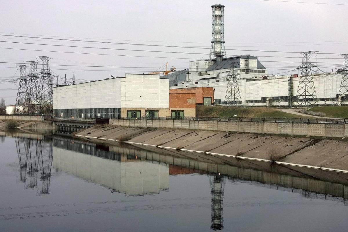 Vista general de la central nuclear de Chernóbil, en abril de 2006, 20 años después del accidente. /EFE (Sergey Dolzhenko).