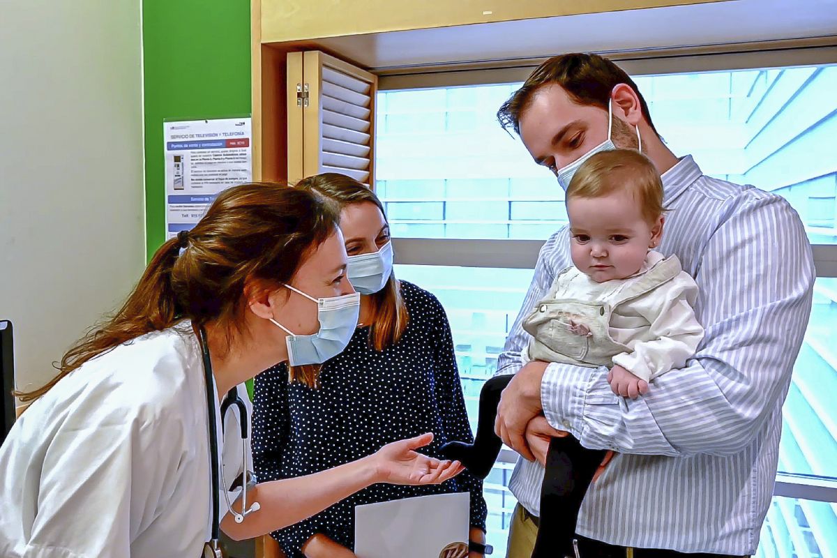 La pequeÃ±a trasplantada, nueve meses despuÃ©s de recibir el tratamiento con cÃ©lulas tÃmicas. FOTO: HGUGM. 