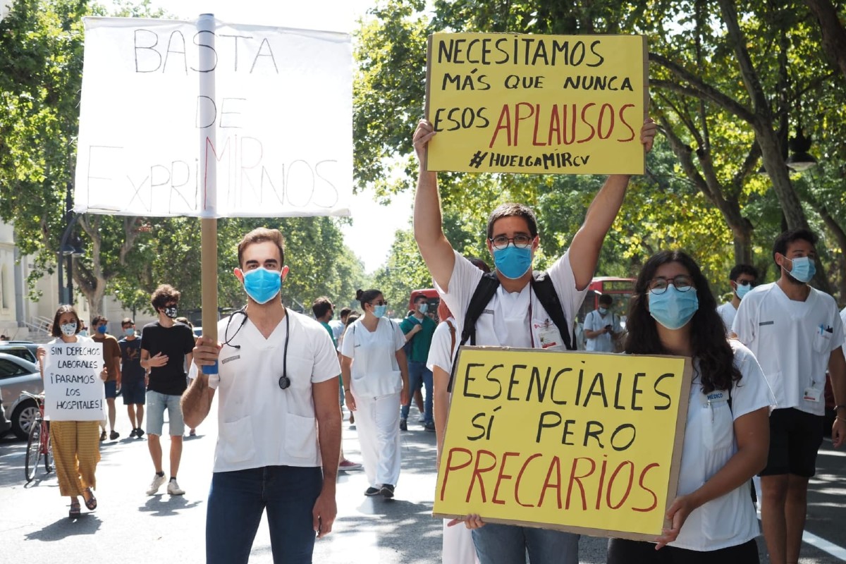 Aspecto de una de las concentraciones de residentes de la Comunidad Valenciana del pasado verano, que fueron el germen para la aparición de la Asociación MIR España (Foto: Comité de Huelga MIR-CV).