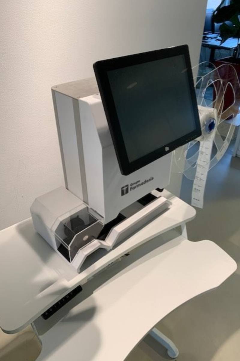 VisionTray, máquina verificadora de compartimentos de bandejas, de Farmadosis.