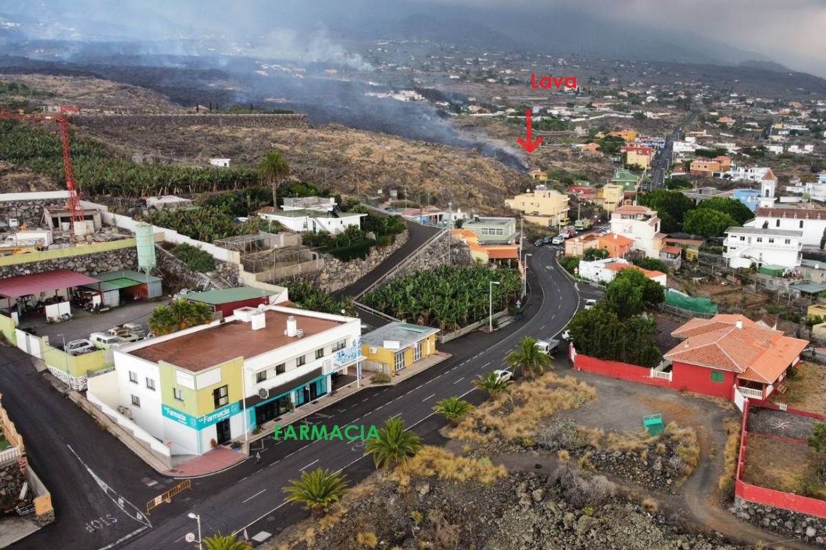 Farmacia en el barrio de Todoque (La Palma), una de las dos desalojadas por la erupciÃ³n del volcÃ¡n.