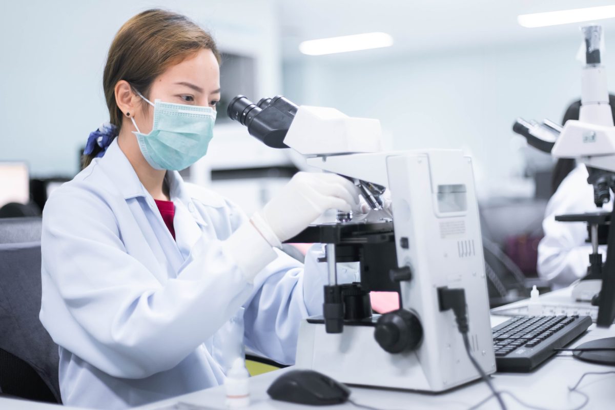 La CNDFE considera que los grados universitarios en el campo de las Ciencias de la Salud requieren de una elevada presencialidad para llegar a obtener las competencias profesionales que se precisan.