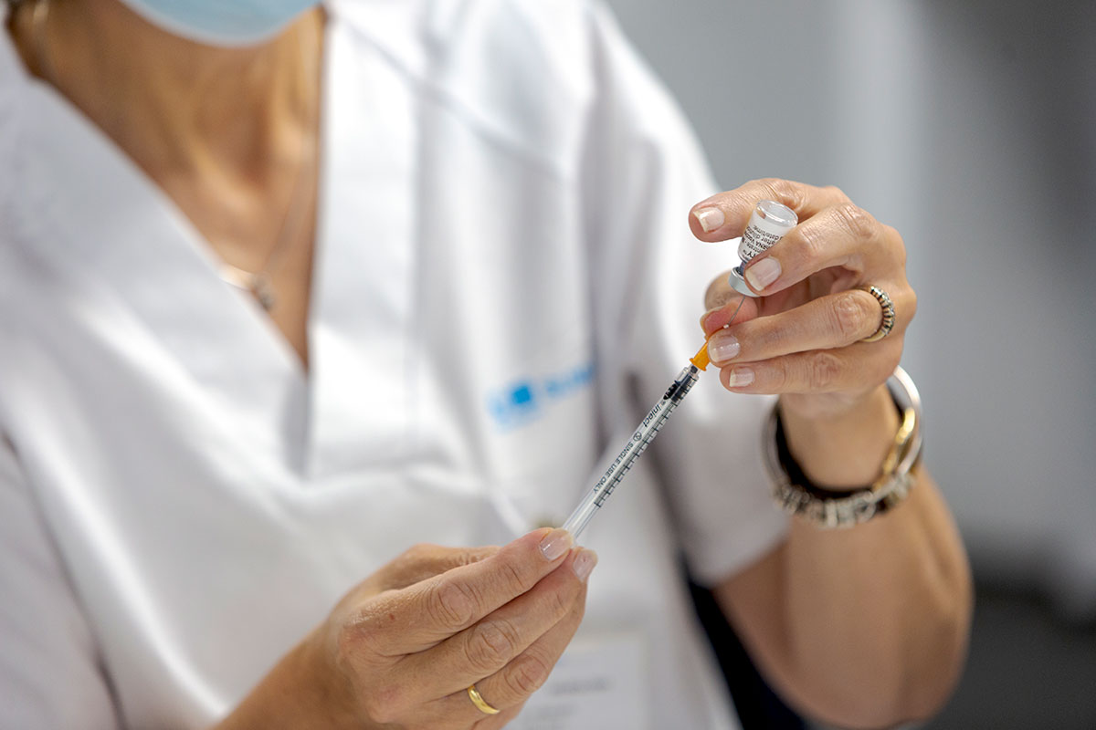La EMA estÃ¡ ultimando la revisiÃ³n de los datos enviados por Pfizer sobre la tercera dosis de su vacuna en poblaciÃ³n general.