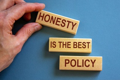 'Honesty' en inglés no significa lo mismo que "honestidad" en español. 
