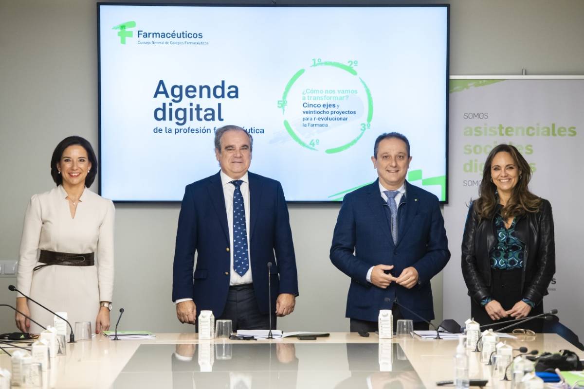 Raquel Mart�nez, Jesús Aguilar, Juan Pedro R�squez y Ana López-Casero, en la presentación de la agenda digital de la profesión farmacéutica.