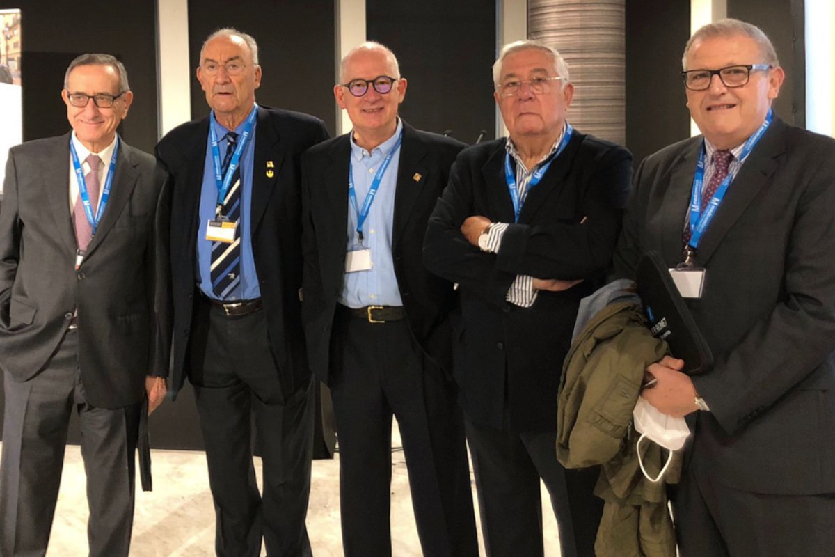 Eduardo Garcia-Cimbrelo, Humberto Ferre, Ricardo Terre, Agustin Blanco y Antonio Coscujuela, en el 22 Congreso Nacional de la Sociedad Española de Cirugía de Cadera. (FOTO: Covadonga Díaz).